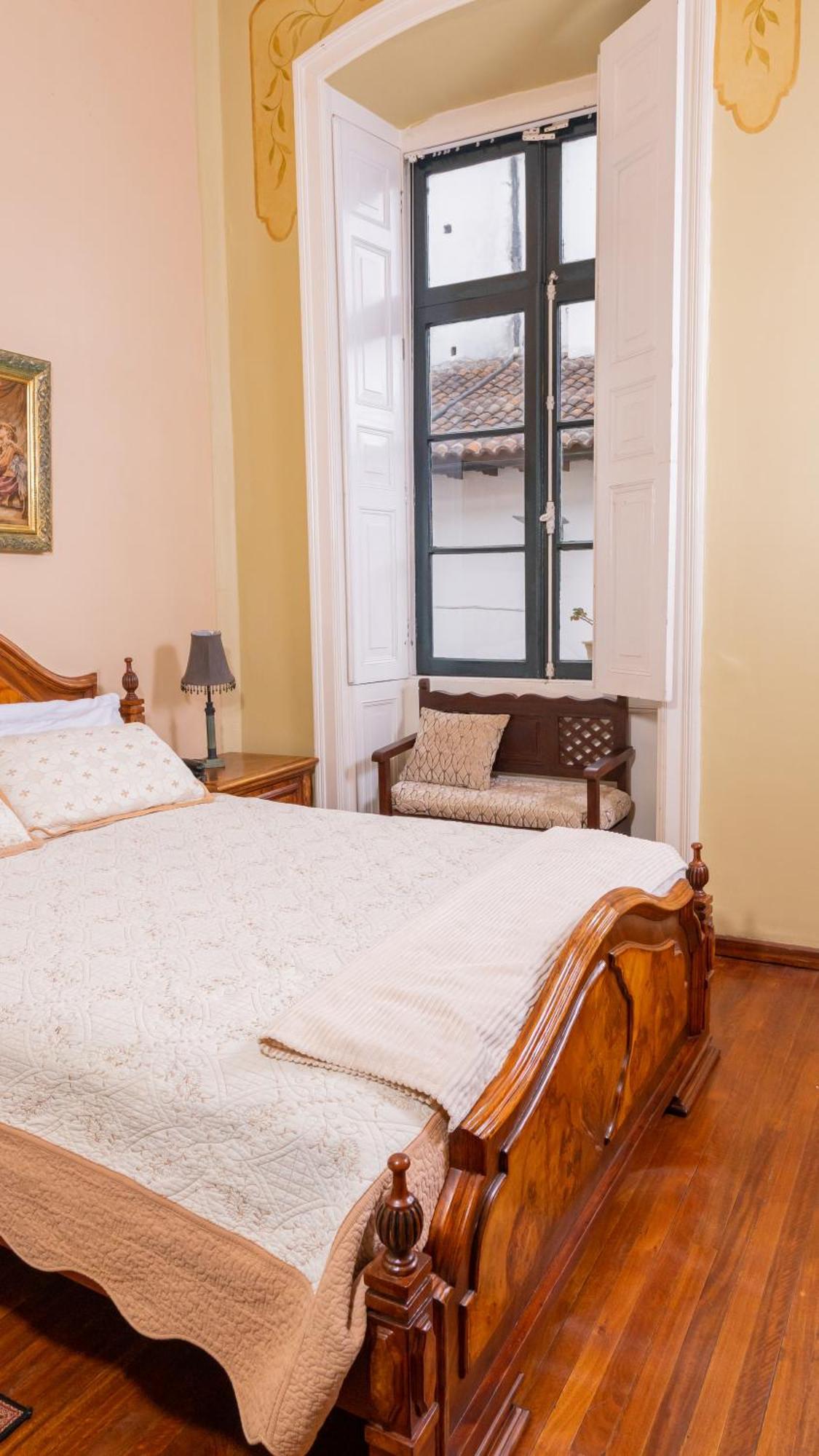 ホテル Casa Colonial キト エクステリア 写真