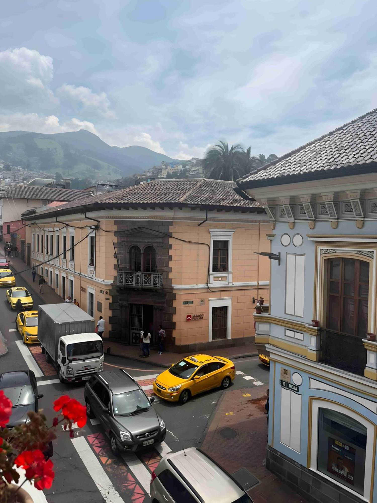 ホテル Casa Colonial キト エクステリア 写真